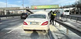 Kağıthane'de Seyir Halindeki Araçta Yangın Çıktı