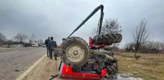 Kastamonu'da Traktör Minibüsle Çarpıştı: 3 Yaralı