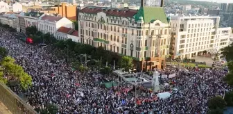 Protestolarla yangın yerine dönen Sırbistan'da Başbakan Vucevic istifa etti