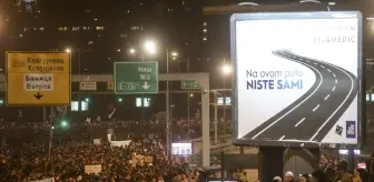 Novi Sad Tren İstasyonu Kazası Sonrası Öğrenciler Protesto Düzenliyor