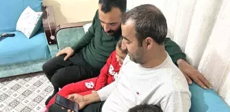 Balık Tutarken Martı Yakaladı, Aile Şaşkınlığını Gizleyemedi