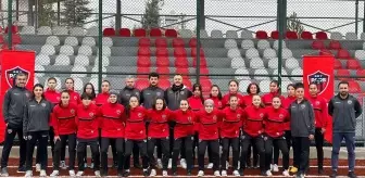 Beyparsspor Kadın Futbol Takımı 3. Lig'e Hazırlanıyor