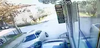 Karabük'te Park Halindeki Araca Çarpan Otomobilde 2 Yaralı