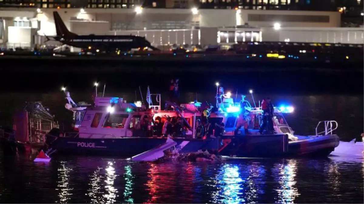 Washington'da Uçak ve Askeri Helikopter Çarpıştı: 19 Ceset Bulundu