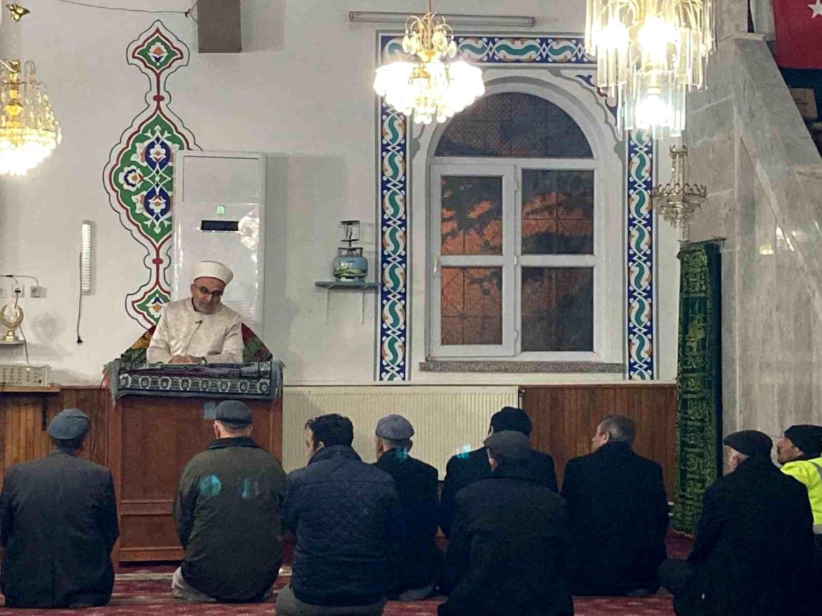 Afyonkarahisar'da yatsı namazı buluşmaları sürüyor