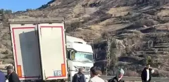 Adıyaman'da Tır Kazası, Trafikte Aksama Yaşandı