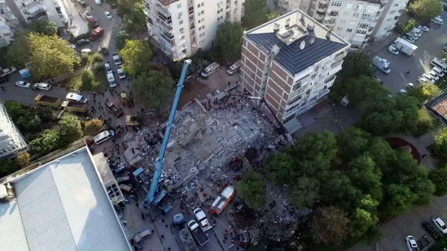 Scary earthquake report for İzmir! Buildings in Bornova and Bayraklı are causing death