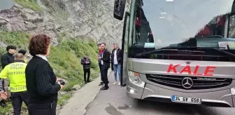 Zonguldak'ta yolcu otobüsü tünel duvarına çarptı: 3 yaralı