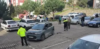 Zonguldak'ta Park Halindeyken Eşine Çarpan Sürücü Yaralanmasına Neden Oldu