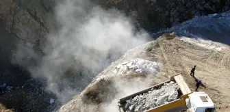 Elazığ'da Deprem Sonrası Yıkım Çalışmaları Devam Ediyor