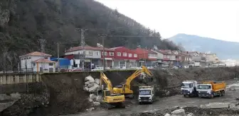 İnebolu'da Dere Islah Çalışmalarında İstinat Duvarı Çöktü