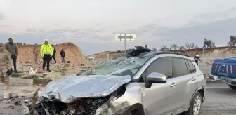 Kilis'te Otomobilin Refüje Çarpması Sonucu 9 Kişi Yaralandı