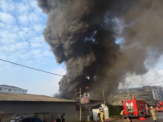 Fire at the tire factory in Çekmeköy! Flames rose suddenly