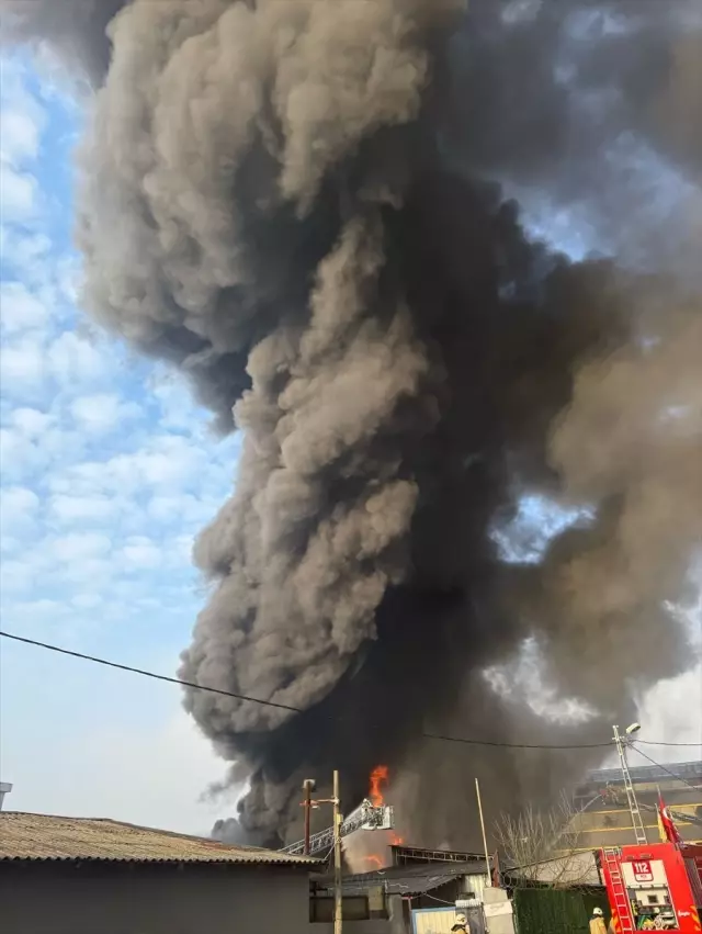 Fire at the tire factory in Çekmeköy! Flames rose suddenly