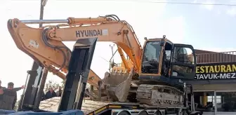 Fren Arızası Sonucu Tır Restorana Girdi, Sürücü Yaralandı