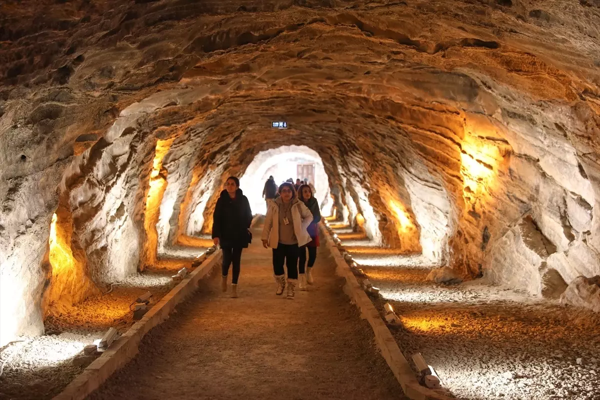 Iğdır Tuz Mağaraları Günde 1000 Ziyaretçi Ağırlıyor