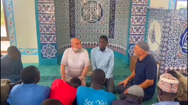 Uganda'da gönülleri ısıtan proje! Görme engellilere Kur'an-ı Kerim öğrettiler