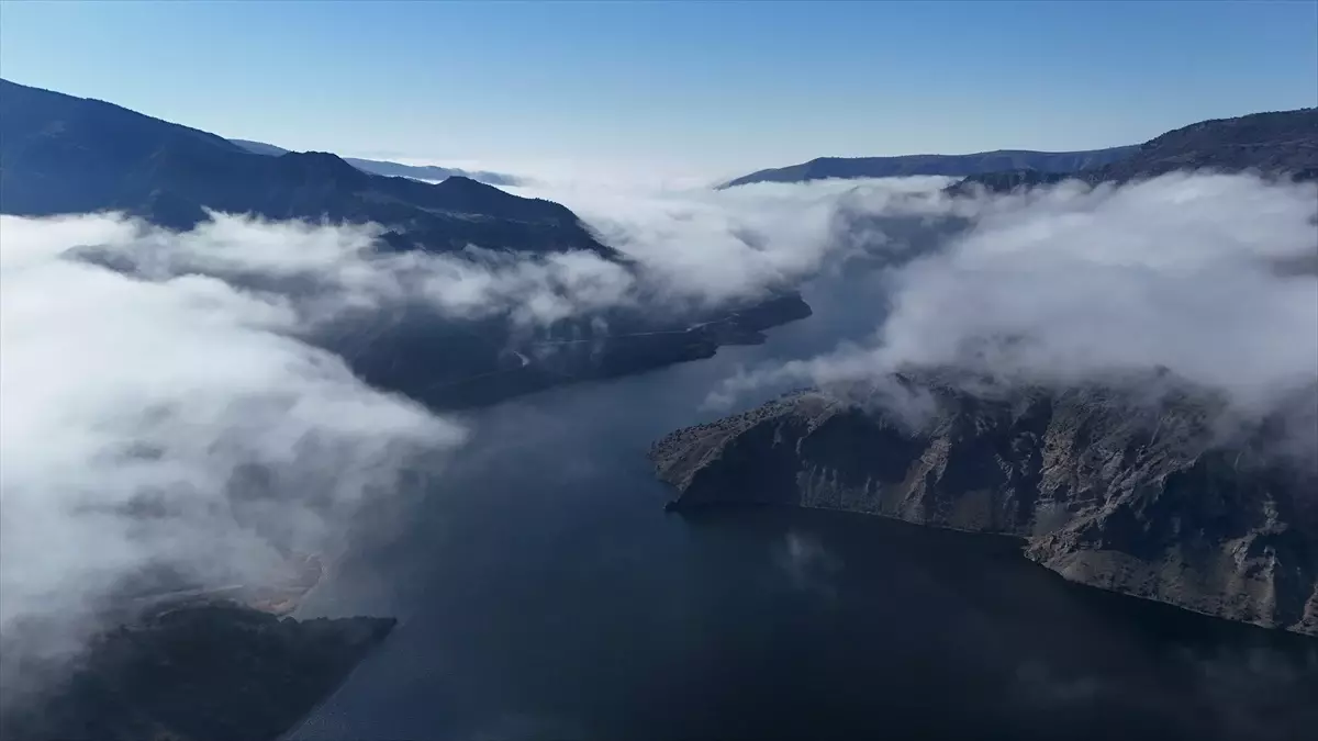 Obruk Barajı Gölü’nün Büyüleyici Manzarası Dronla Görüntülendi