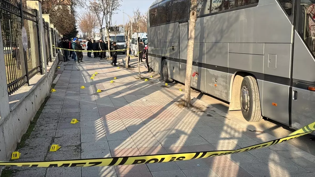 Afyonkarahisar'da Dolmuş Şoförleri Arasında Pompalı Tüfekli Kavga: 2 Yaralı