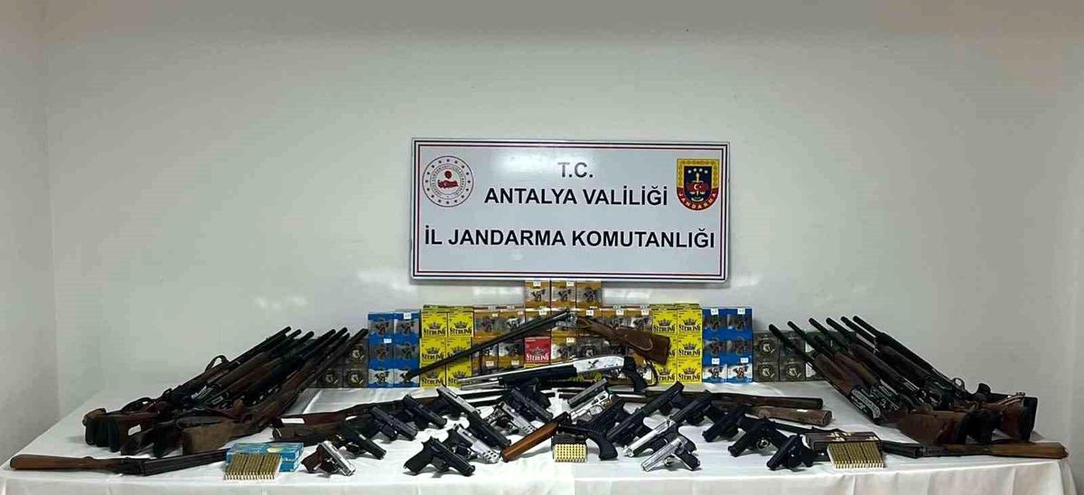 Antalya'da Ruhsatsız Silah Operasyonu: 22 Gözaltı
