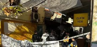 Bıçaklanan adam sandalyede oturur halde ölü bulundu
