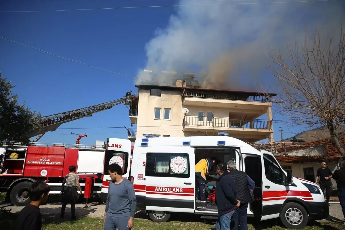 Fethiye'de Ev Yangını: 5 Kişi Dumandan Etkilendi