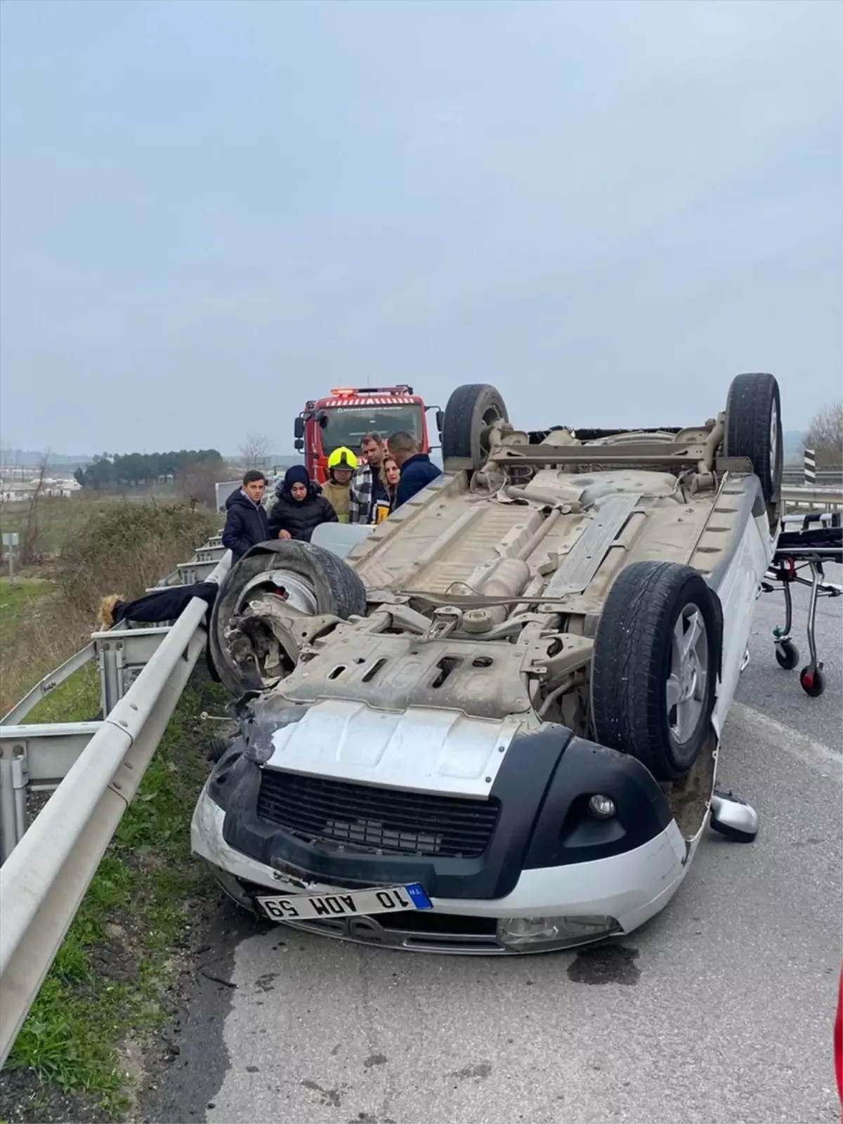 Bursa'da Takla Atan Otomobilde 3 Yaralı