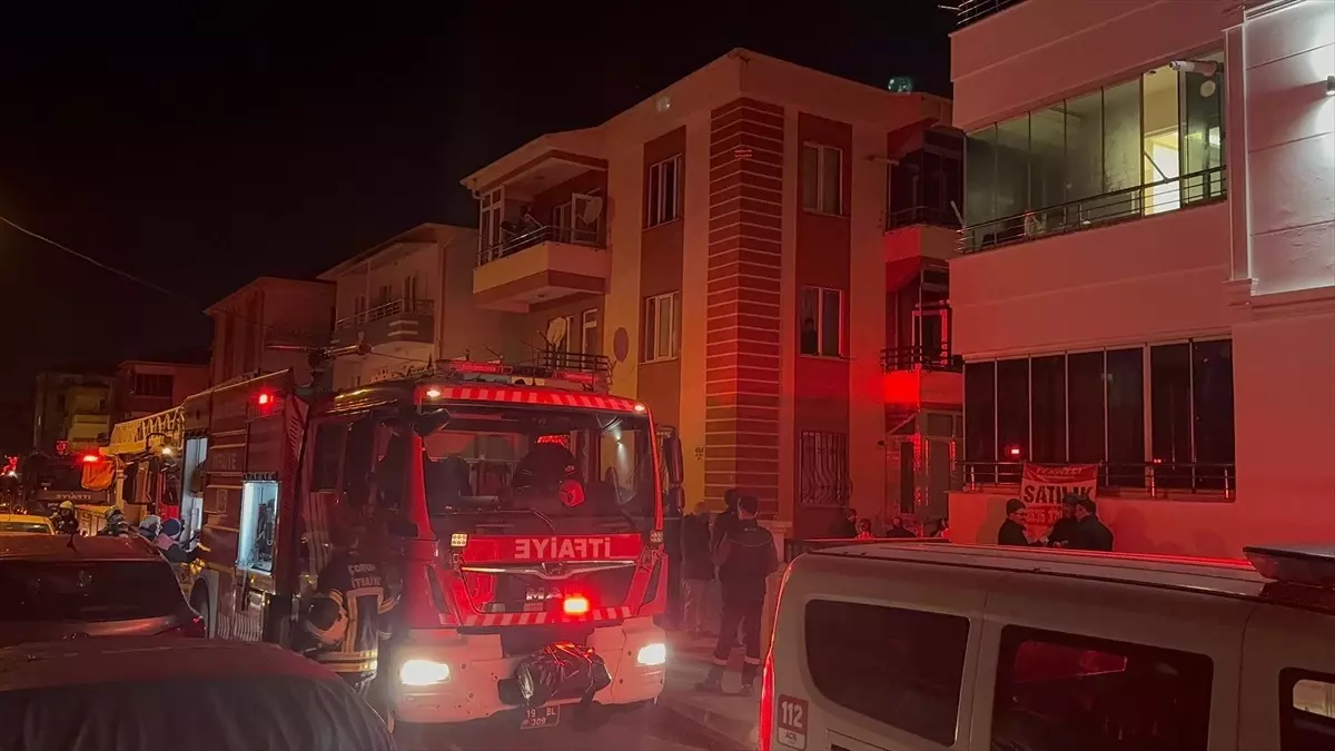 Çorum'da Yangın: Aile Hastaneye Kaldırıldı