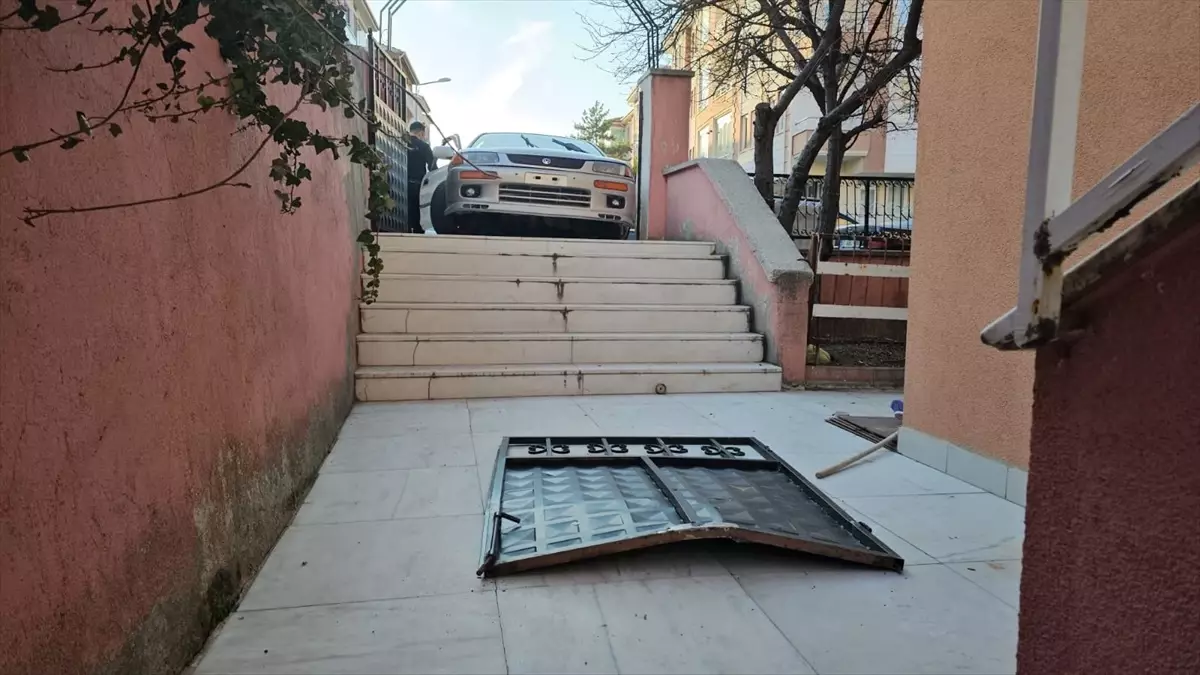 Çorum'da Polis Kovalamacası Sonrası Kaza: 4 Şüpheli Yakalandı