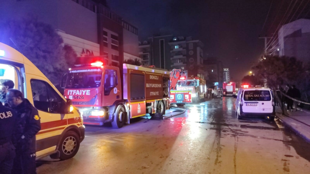 Denizli'de 7 katlı apartmanda yangın! Mahsur kalanlar var