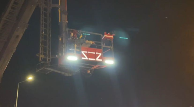 Denizli'de 7 katlı apartmanda yangın! Mahsur kalanlar var