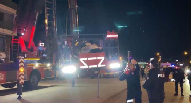 Denizli'de 7 katlı apartmanda yangın! Mahsur kalanlar var