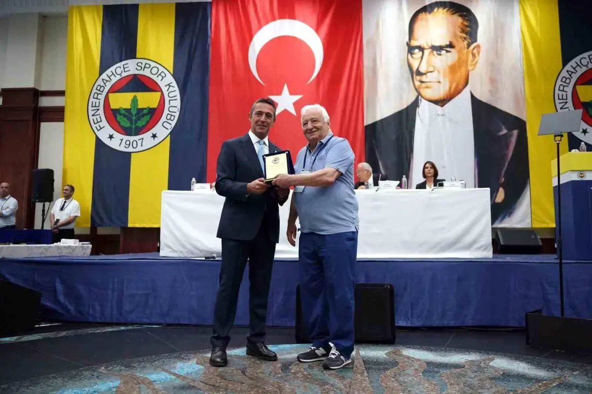 Fenerbahçe'nin Eski Milli Futbolcusu Ogün Altıparmak Hayatını Kaybetti