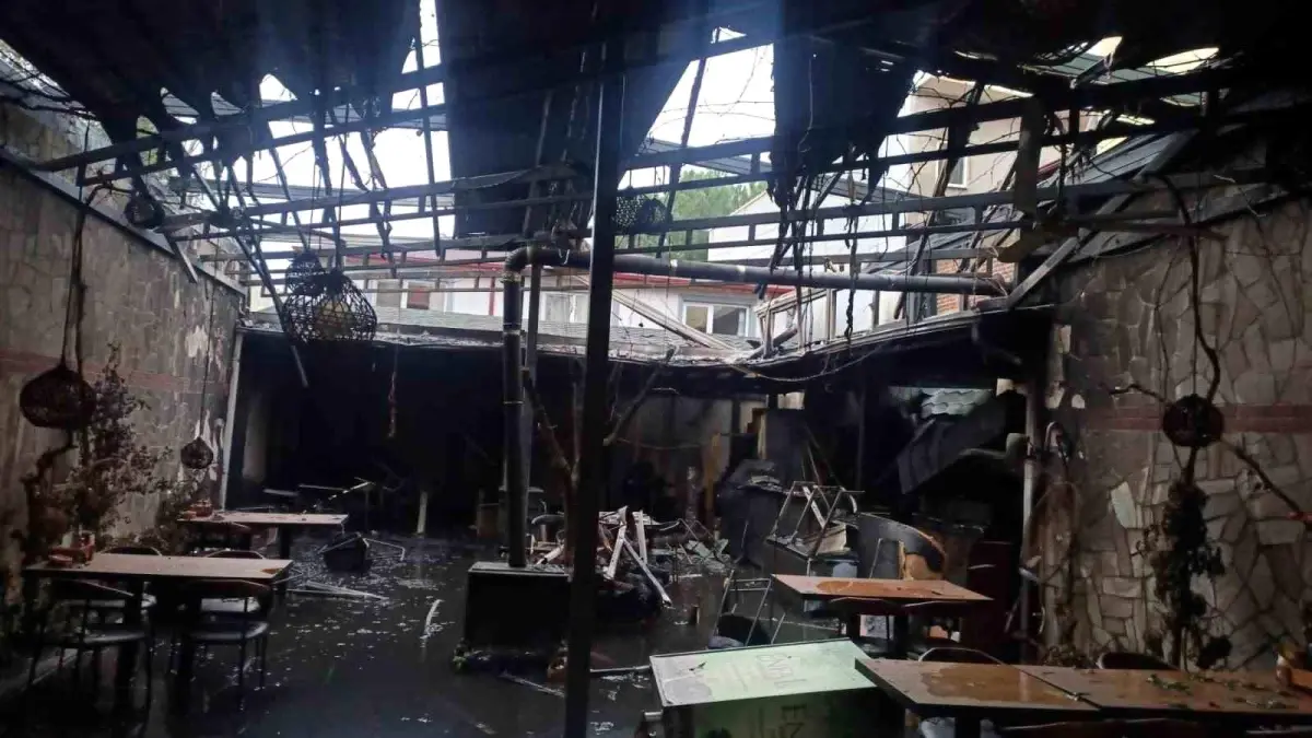 İznik'te Restoranda Çıkan Yangın Evdeki Canları Tehdit Etti