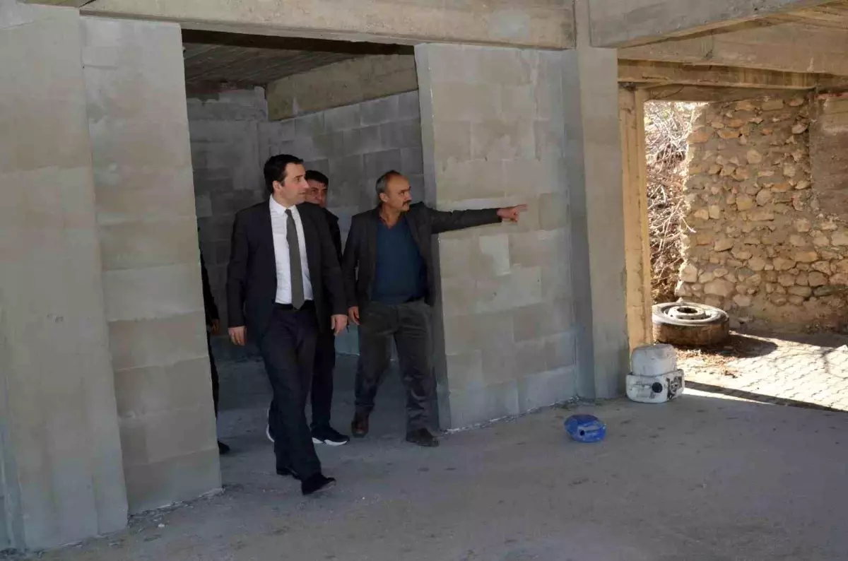 Kaymakam Tuncer, Akçasu Köyü'nde Hal Binası Bakım ve Onarım Çalışmalarını İnceledi