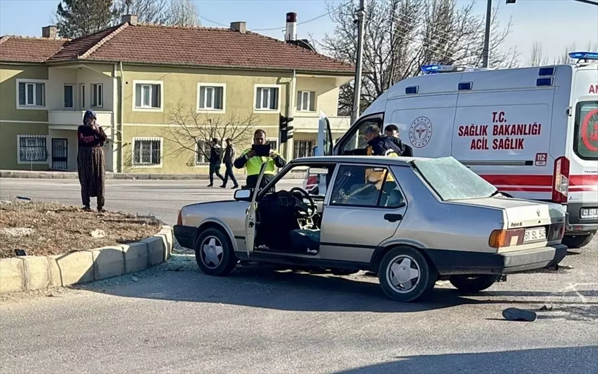 Kırşehir'de motosiklet ile otomobil çarpıştı: 1 ölü, 1 ağır yaralı