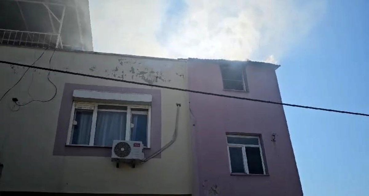 Adana'da İki Katlı Evde Yangın Çıktı