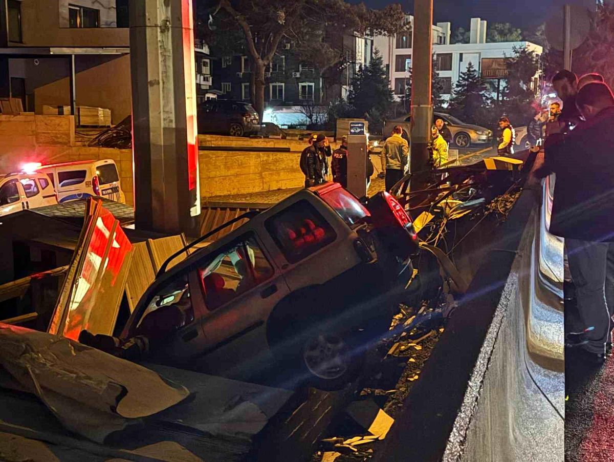 Ünye'de Kontrolden Çıkan Cip Elektrik Panosuna Çarptı: 2 Yaralı