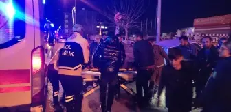 Aydınlatma Direğine Çarpan Otomobilde 2 Yaralı