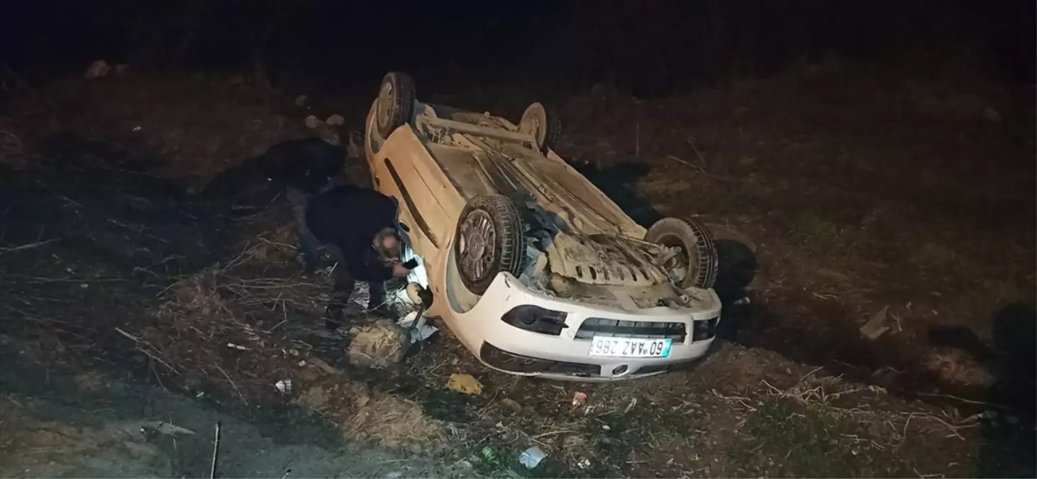 Tokat'ta otomobil tarlaya devrildi: 3 yaralı