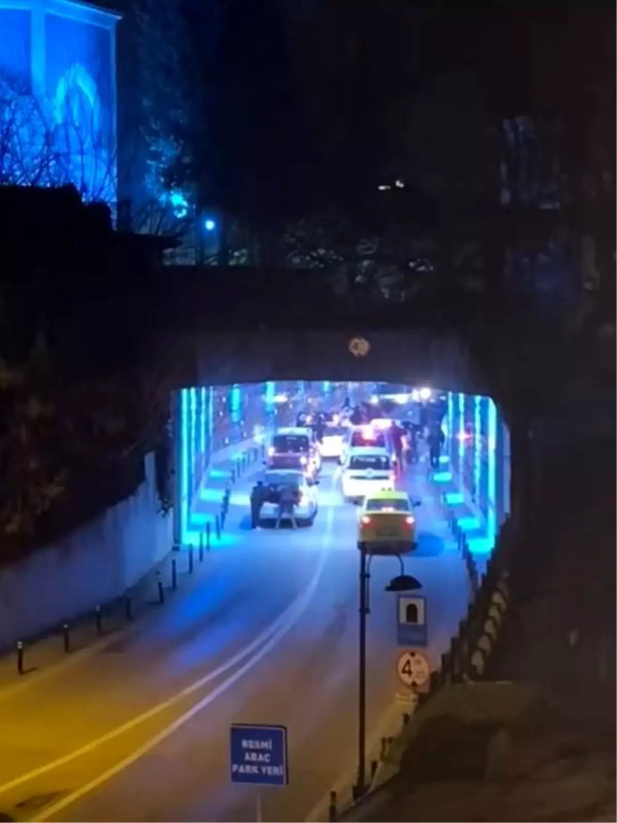 Bursa'da Magandaların Yol Kesip Eğlenmesi Tepki Çekti