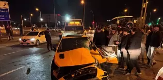 Bingöl'de Otobüs ve Taksi Çarpışması: 4 Yaralı