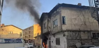 Çorum'da Çöp Konteynerinde Yangın, Esnaf Müdahalesiyle Söndürüldü