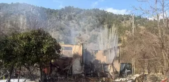 Çorum'da Çıkan Yangında Müstakil Ev Küle Döndü