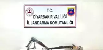 Diyarbakır'da Jandarma Operasyonu: 2 Uzun Namlulu Silah ve 242 Fişek Ele Geçirildi