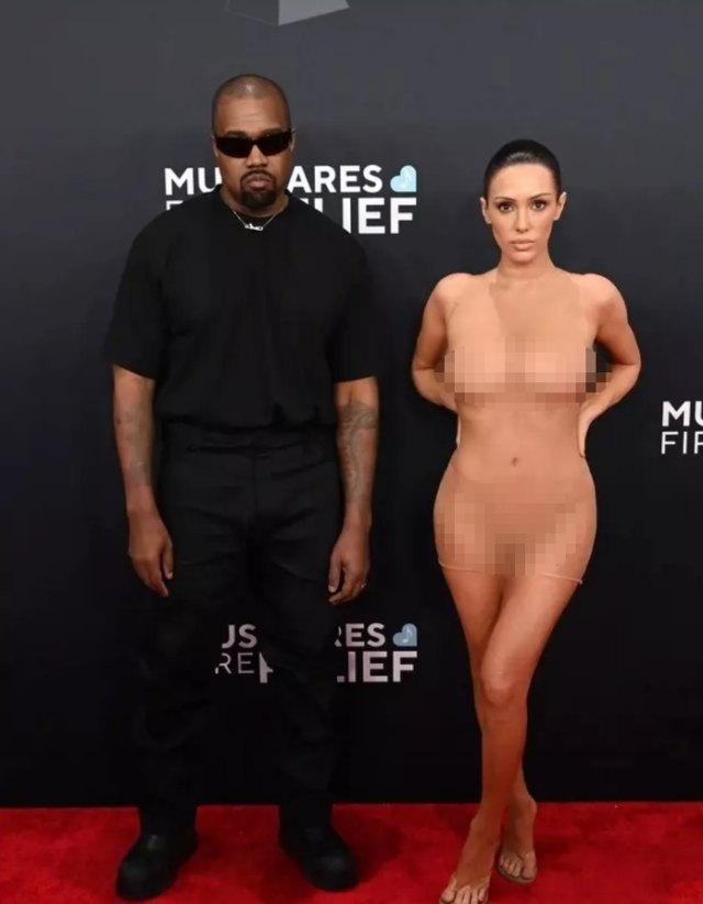 Grammy Ödülleri'ne şeffaf elbise ile katılan Bianca Censori'ye tepki yağdı Grammy Ödülleri'ne şeffaf elbise ile katılan Bianca Censori'ye tepki yağdı