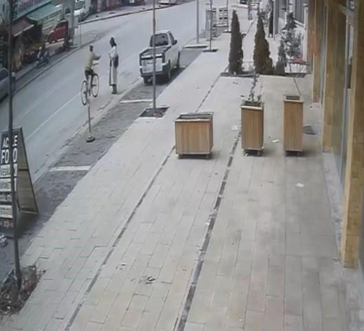 Kapkaççıdan akılalmaz bahane! Suçu izlediği filme attı Kapkaççıdan akılalmaz bahane! Suçu izlediği filme attı