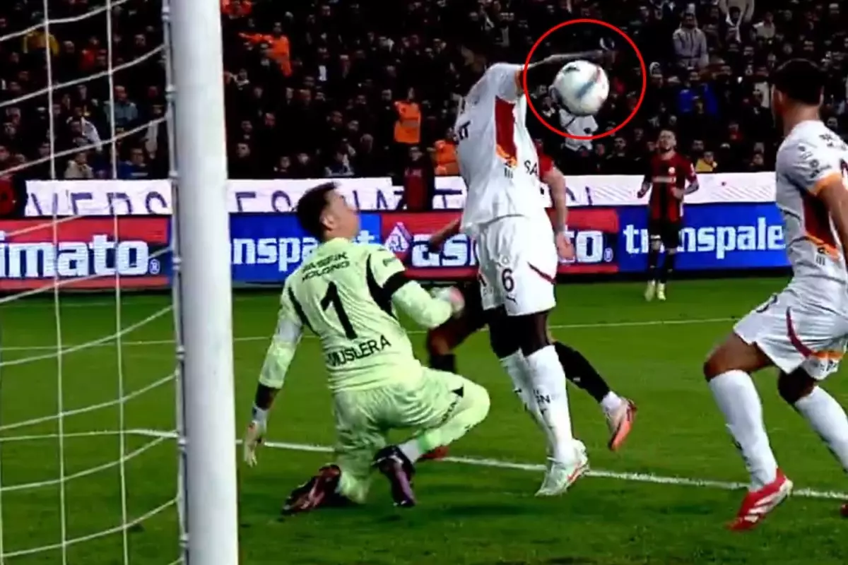 Maça damga vuran pozisyon: Gaziantep FK penaltı bekledi