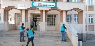 Denetimli Serbestlik Hükümlüleri Okullarda Temizlik Çalışması Yürüttü