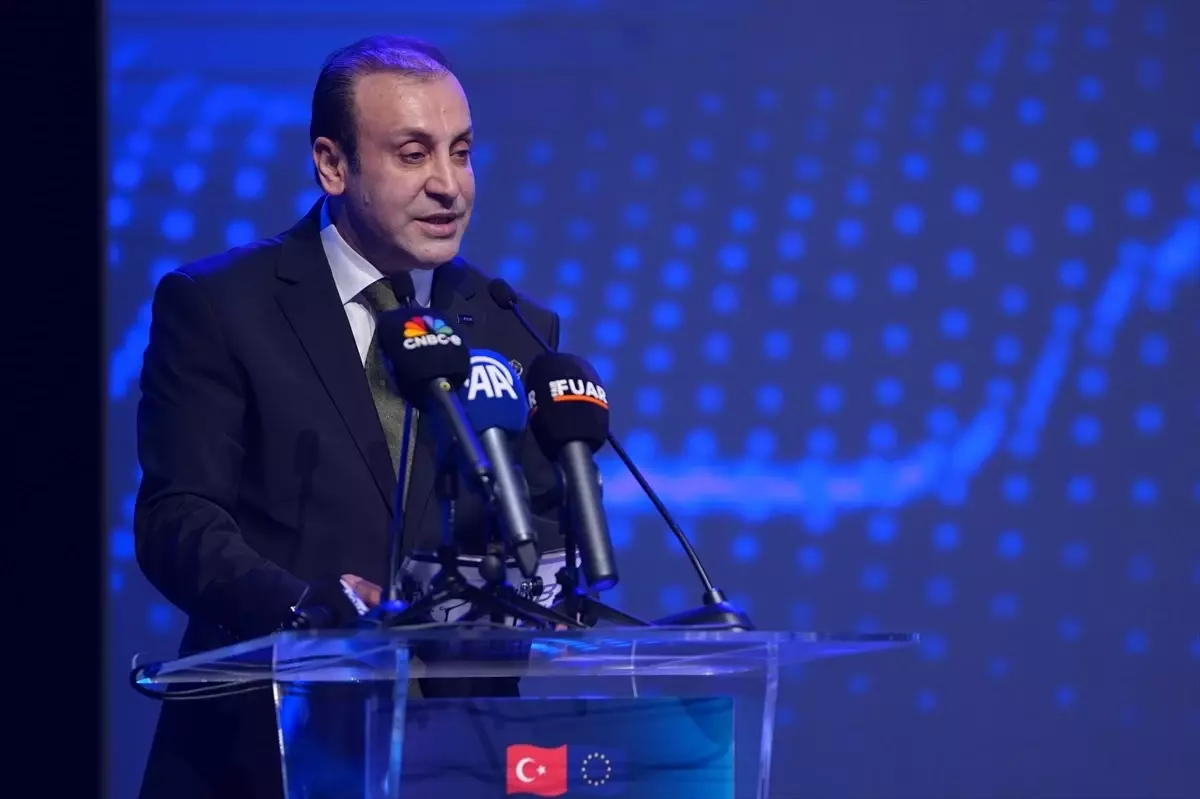 İHKİB, Design2Future Zirvesi'nde dijital dönüşümü mercek altına aldı